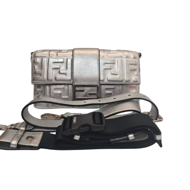 Pre-Owned Fendi Baguette Medium in metallic silver N23757895