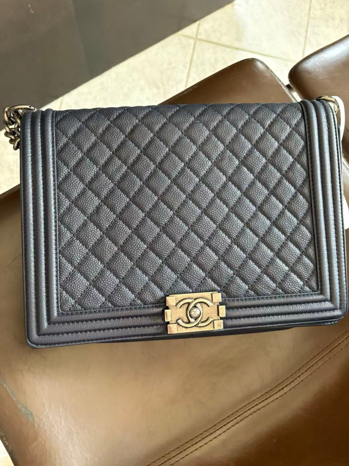 Pre-Owned Chanel Caviar Quilted Large Boy Flap Bag (Black / Gold Hardware) /N25210411