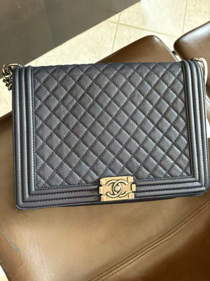 Pre-Owned Chanel Caviar Quilted Large Boy Flap Bag (Black / Gold Hardware) /N25210411