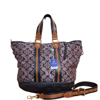 Pre-Owned Louis Vuitton Limited Edition Monogram Aviator from the Pre-Fall 2010 collection SZ3042606030276