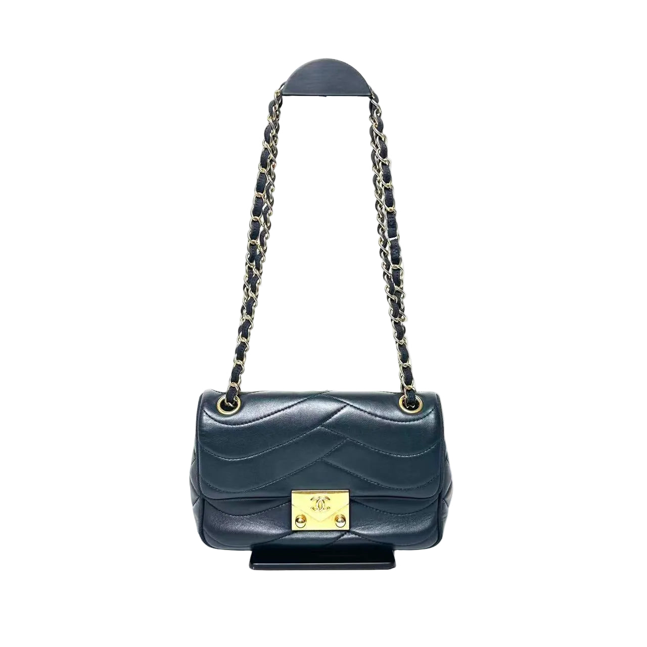 Pre-Owned Chanel Pagoda Flap Bag Size Mini N21553002
