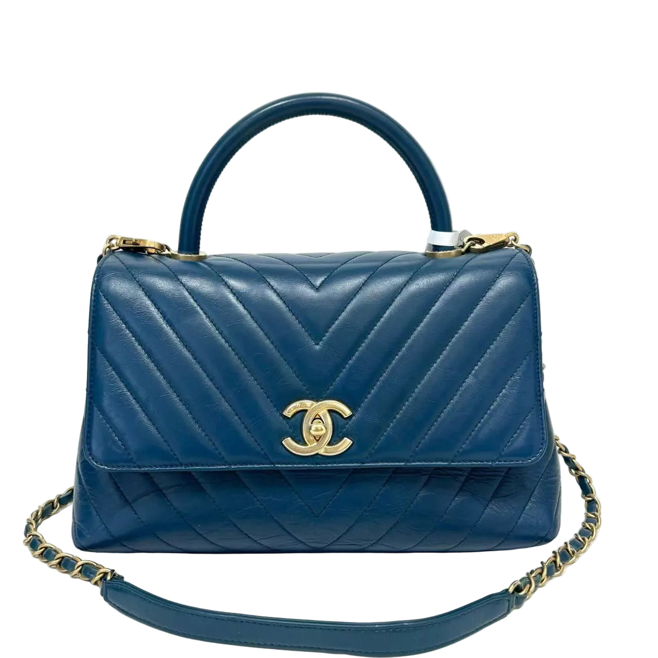 Pre-Owned Chanel Coco Handle featuring a chevron-quilted pattern N23028583