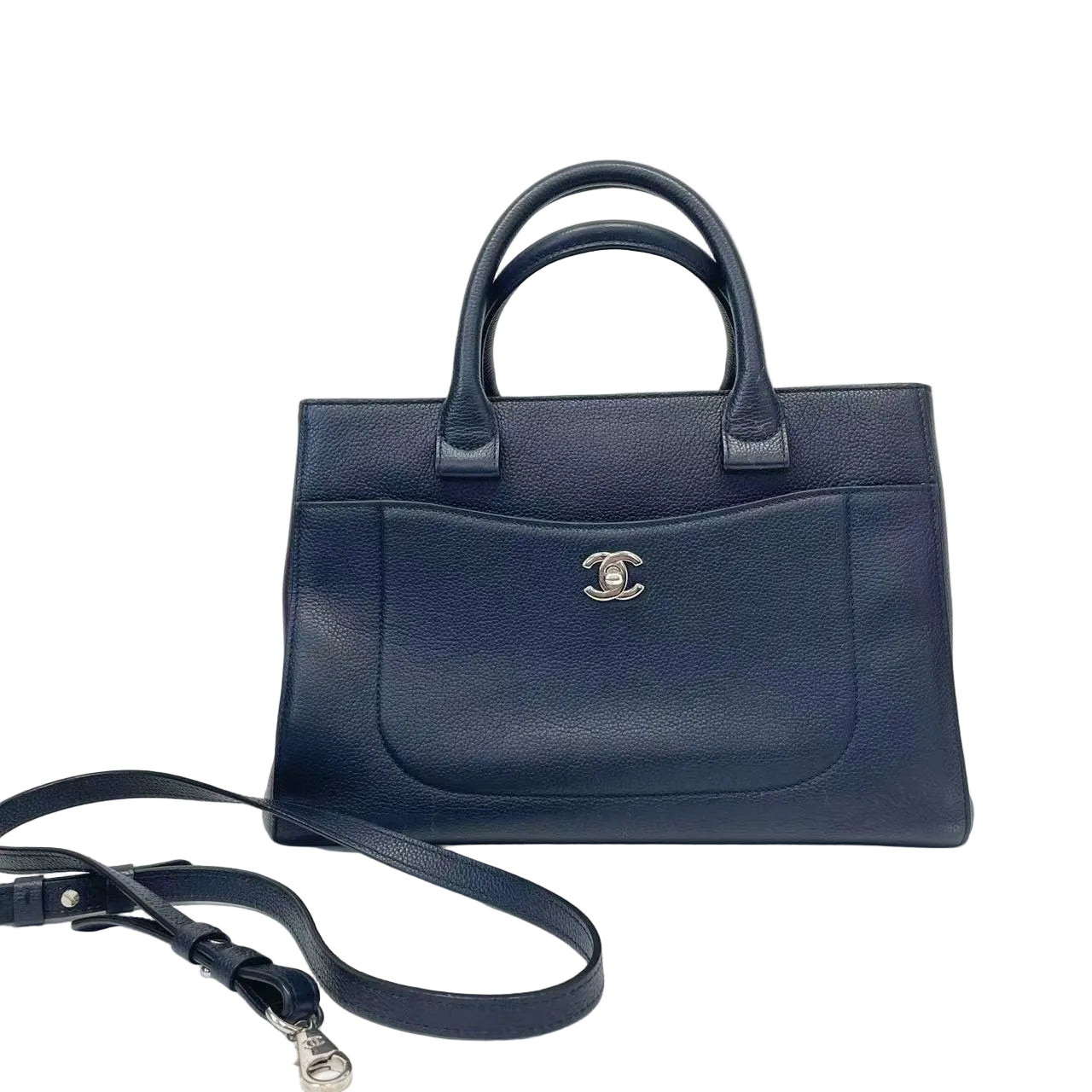 Pre-Owned Chanel Neo Executive Tote Size Medium N21933692