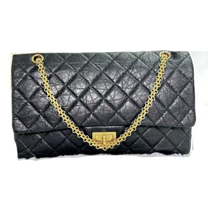 Pre-Owned Chanel 2.55 Reissue Flap Bag crafted from aged calfskin leather N19656385