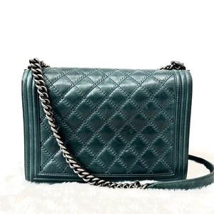 Pre-Owned Chanel Boy Bag Calfskin Quilted Double Stitch edition in green N21373249