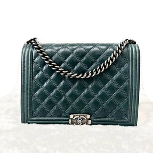 Pre-Owned Chanel Boy Bag Calfskin Quilted Double Stitch edition in green N21373249