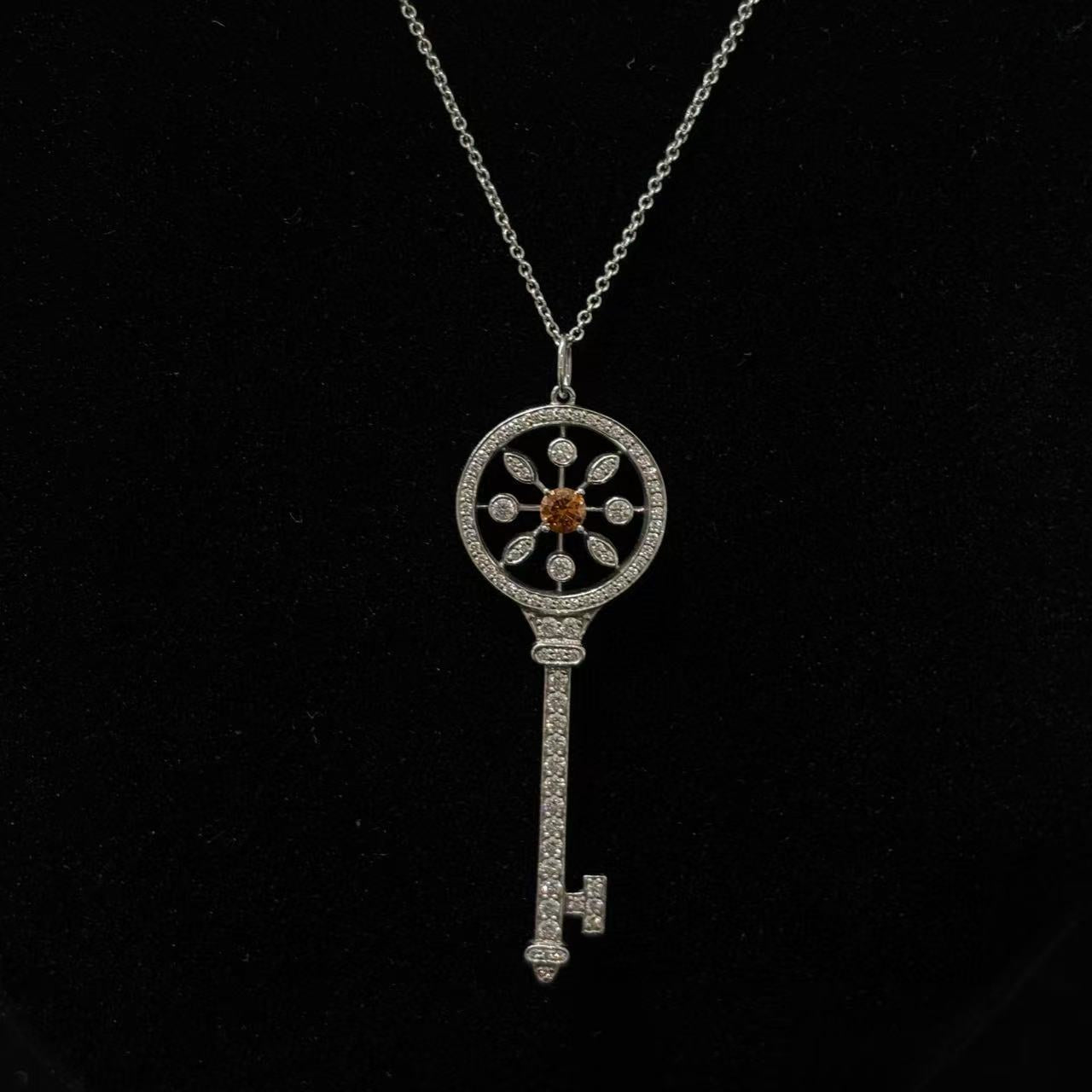 Pre-Owned Tiffany Keys collection, specifically the Daisy Key SZ3072509202