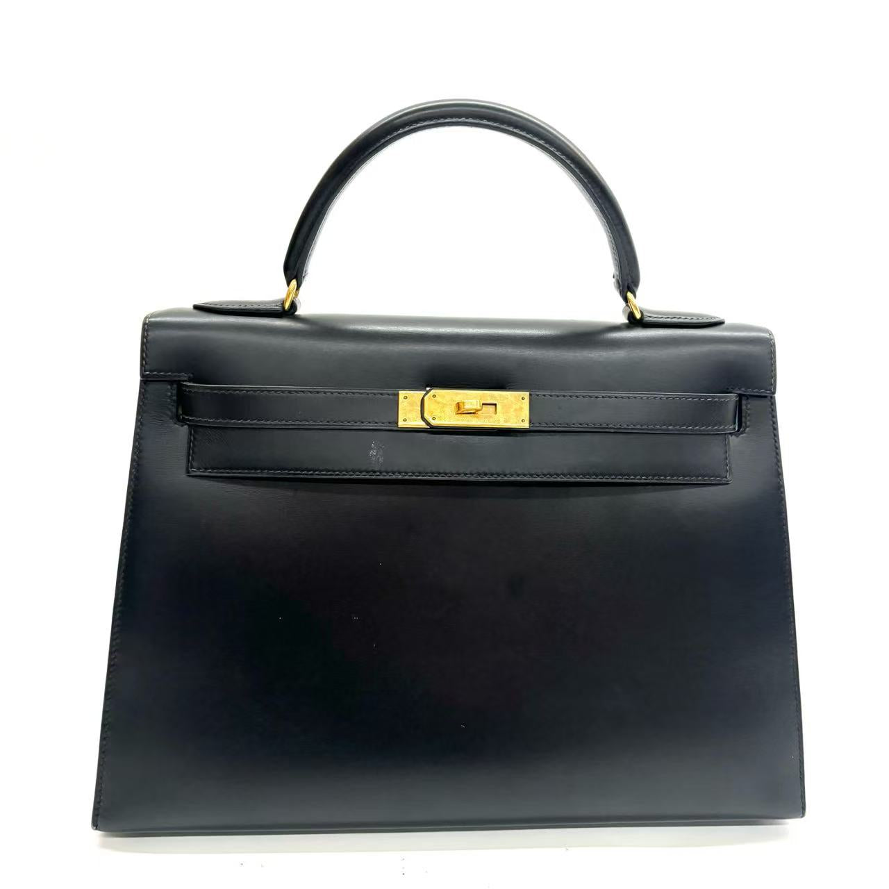 Pre-Owned Hermès Kelly 32 in Black Box Calf Leather with Gold Hardware from 1994 (Stamp "X" in a circle) N23529239