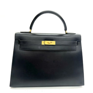 Pre-Owned Hermès Kelly 32 in Black Box Calf Leather with Gold Hardware from 1994 (Stamp "X" in a circle) N23529239