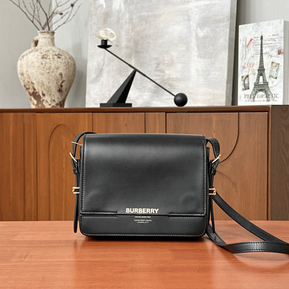 Pre-Owned Burberry Leather Shoulder Bag Black & Tan