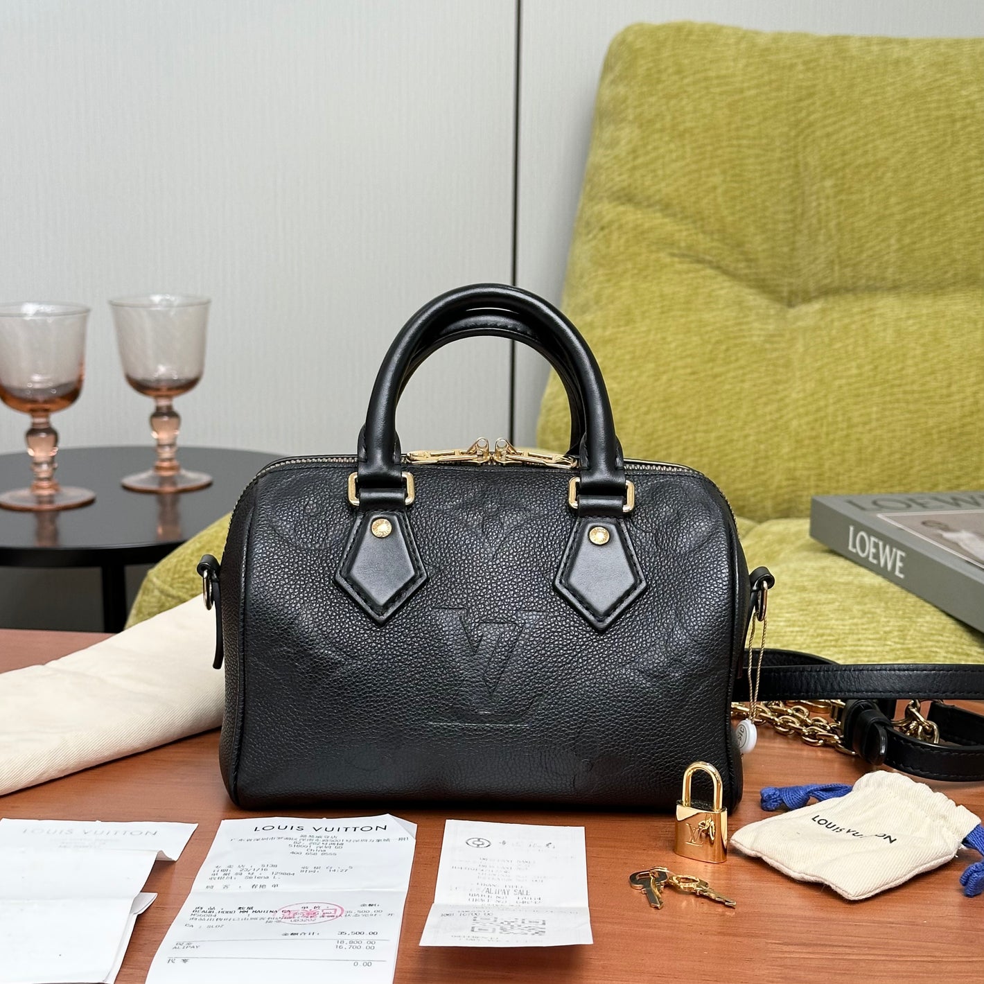 Pre-Owned Louis Vuitton Speedy 20 Bag Black Leather with Gold Hardware