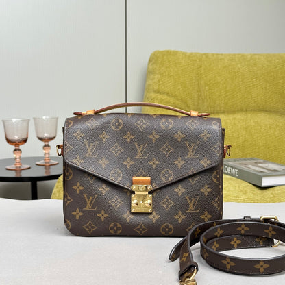 Pre-Owned Louis Vuitton Monogram Messenger Bag with Gold Hardware