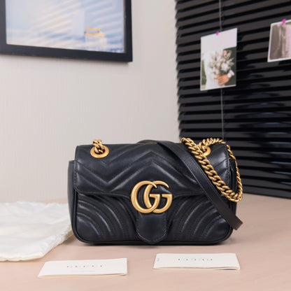 Pre-Owned Gucci GG Marmont Shoulder Bag Black with Gold Hardware