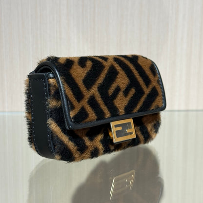 Pre-Owned Fendi Baguette Chain Pouch Mini Brown & Black